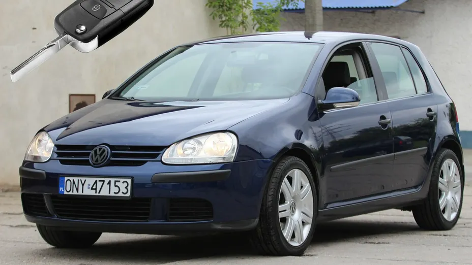 VOLKSWAGEN Golf -