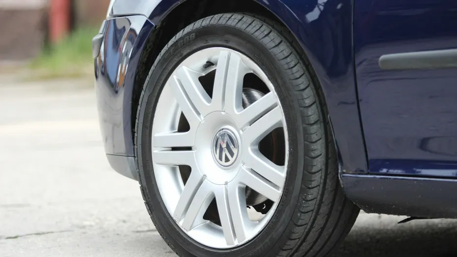 VOLKSWAGEN Golf -