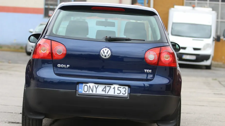 VOLKSWAGEN Golf -