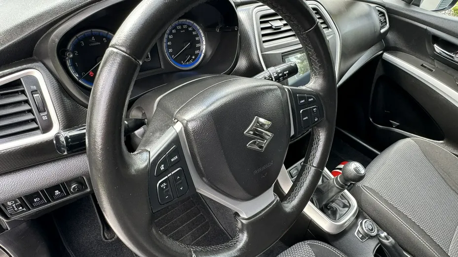SUZUKI S-Cross -