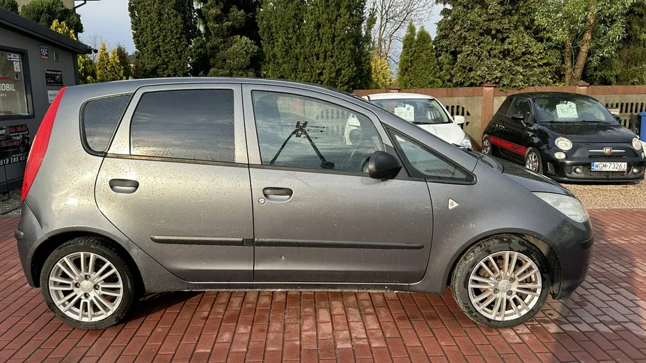 MITSUBISHI Colt -