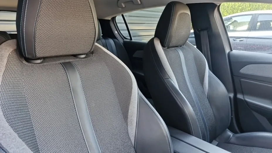 PEUGEOT 308 -