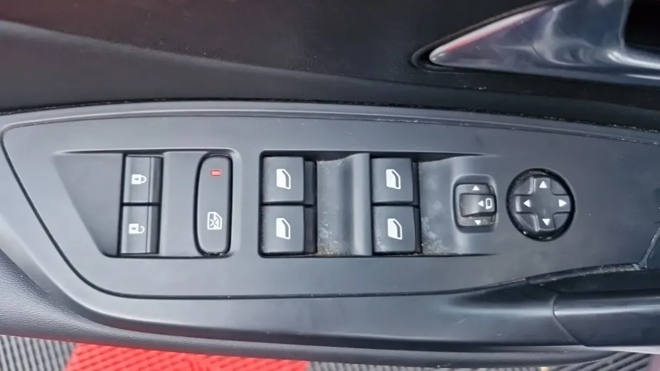 PEUGEOT 308 -