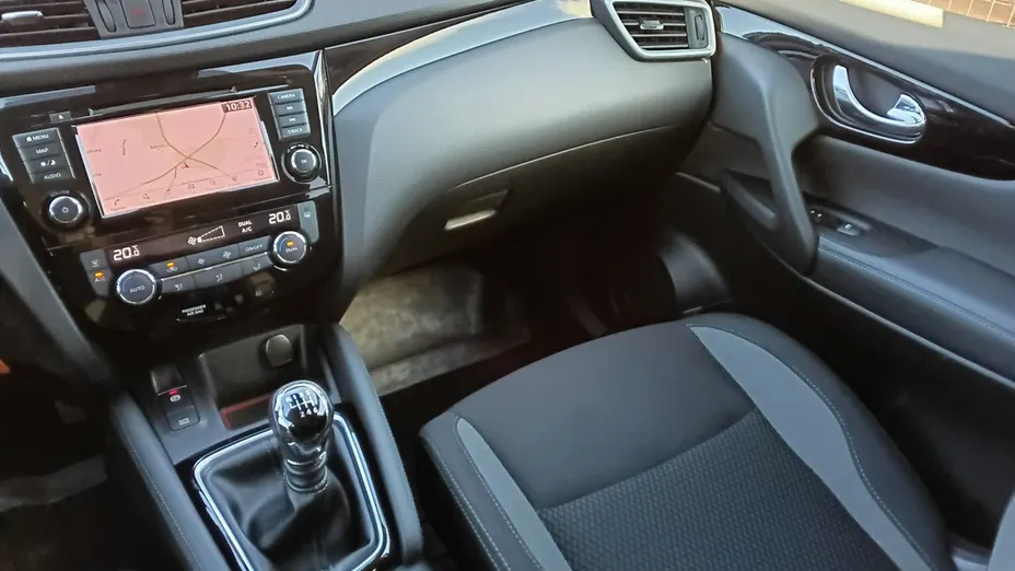NISSAN Qashqai -