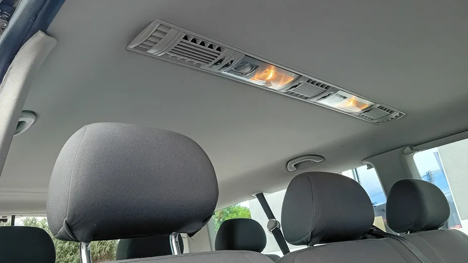 VOLKSWAGEN Caravelle -