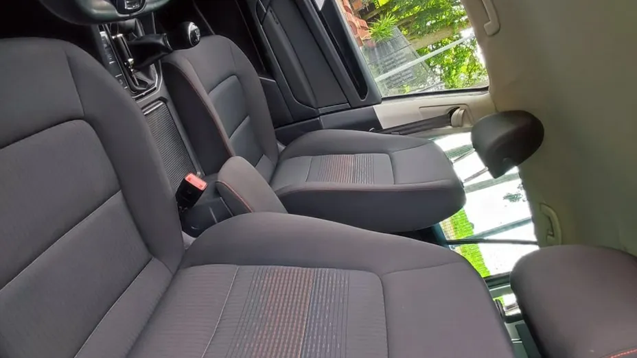 VOLKSWAGEN Golf Sportsvan -