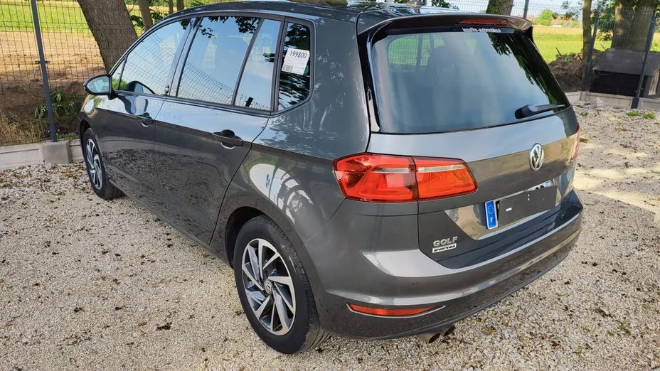 VOLKSWAGEN Golf Sportsvan -
