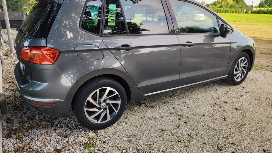 VOLKSWAGEN Golf Sportsvan -