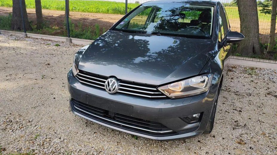 VOLKSWAGEN Golf Sportsvan -