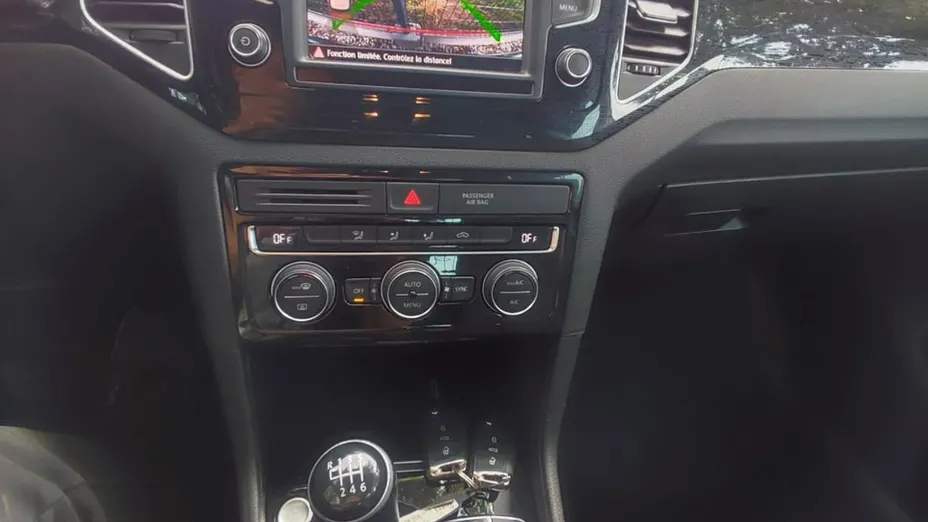 VOLKSWAGEN Golf Sportsvan -