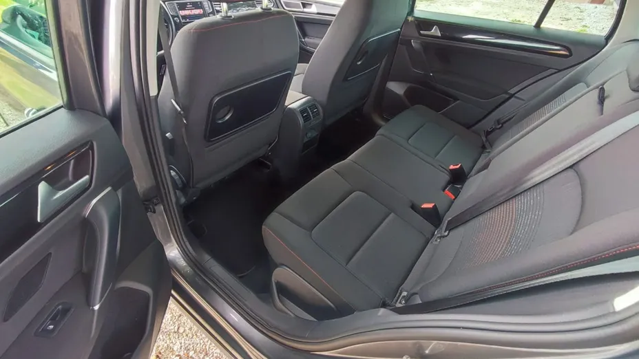 VOLKSWAGEN Golf Sportsvan -