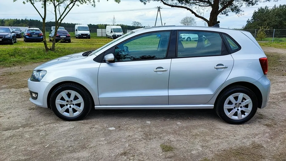 VOLKSWAGEN Polo -