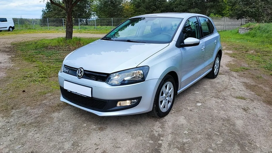 VOLKSWAGEN Polo -