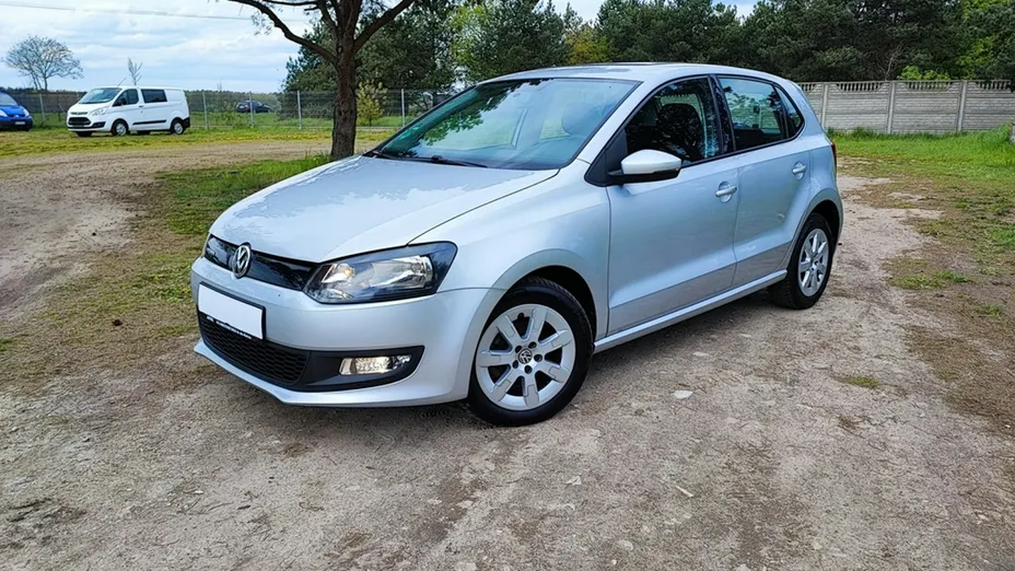 VOLKSWAGEN Polo -