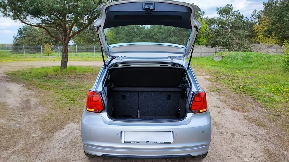 VOLKSWAGEN Polo -