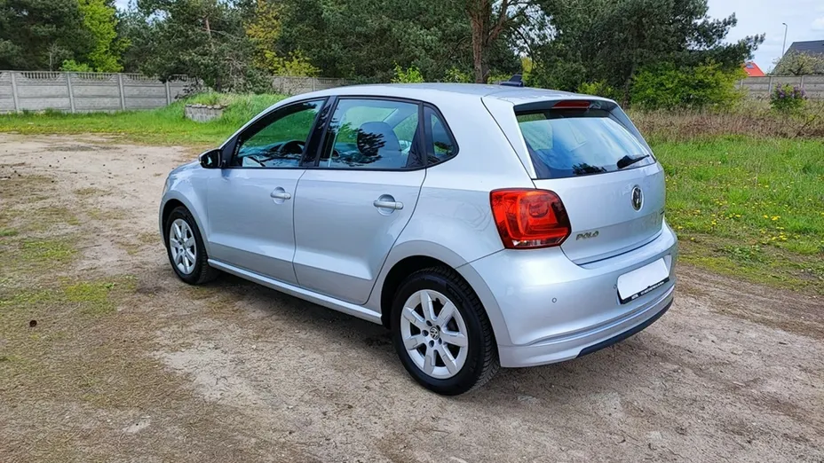 VOLKSWAGEN Polo -