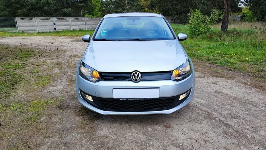 VOLKSWAGEN Polo -
