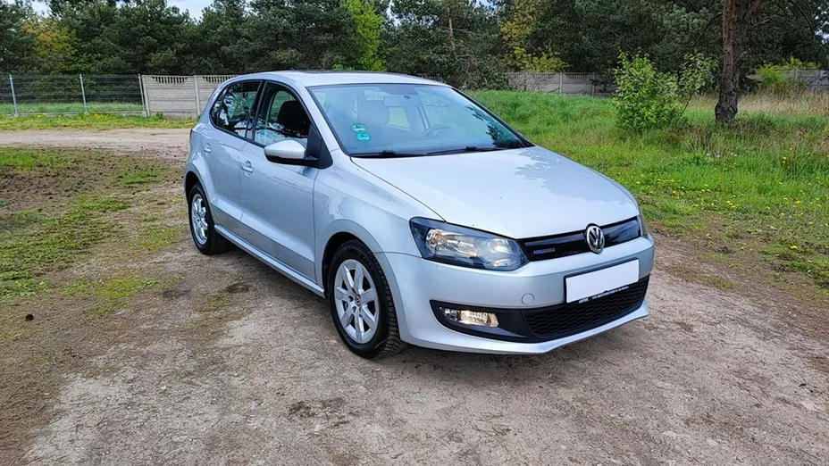 VOLKSWAGEN Polo -