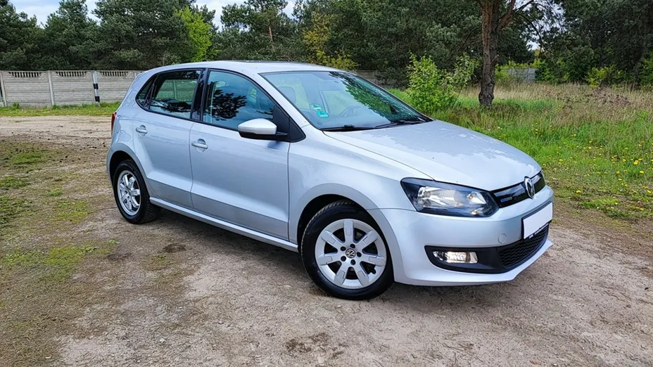 VOLKSWAGEN Polo -