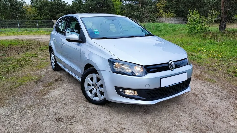 VOLKSWAGEN Polo -
