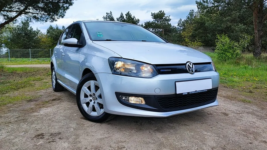VOLKSWAGEN Polo -