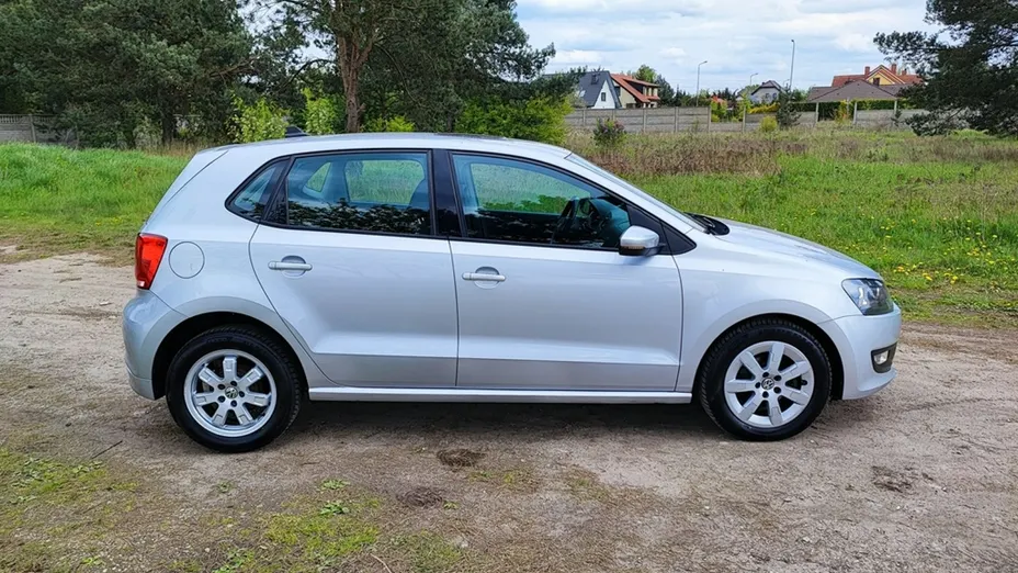 VOLKSWAGEN Polo -