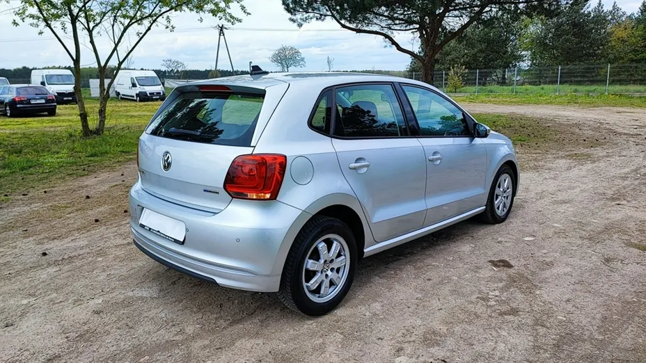 VOLKSWAGEN Polo -