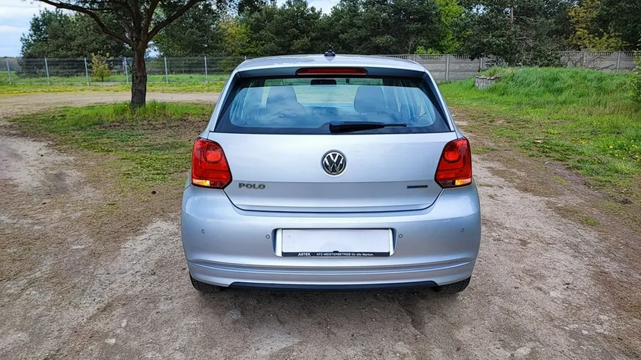 VOLKSWAGEN Polo -