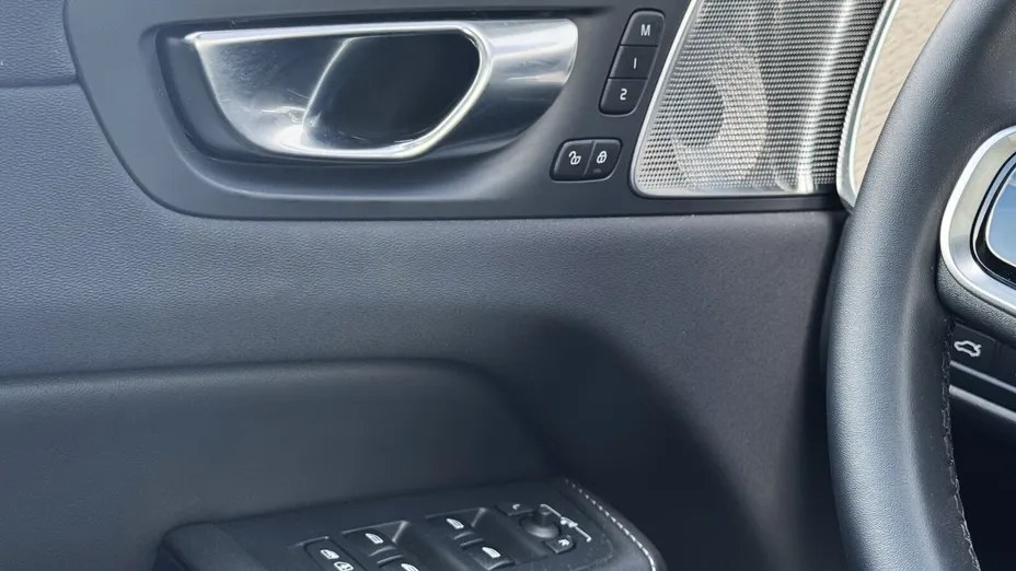 VOLVO XC60 XC60 T6 Plug-In Hybrid AWD Ultra Bright aut