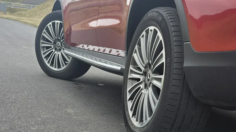 MERCEDES-BENZ GLC -