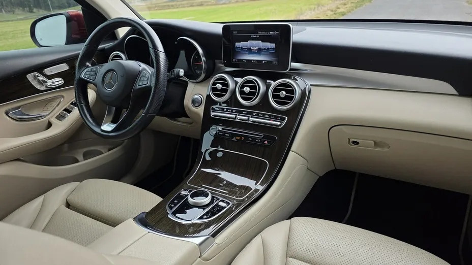 MERCEDES-BENZ GLC -