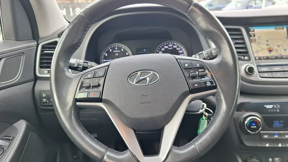HYUNDAI Tucson -