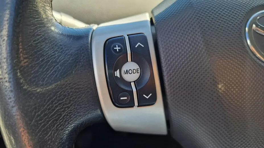 TOYOTA Yaris -