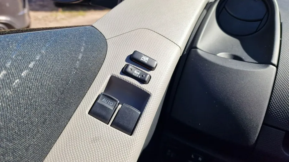 TOYOTA Yaris -