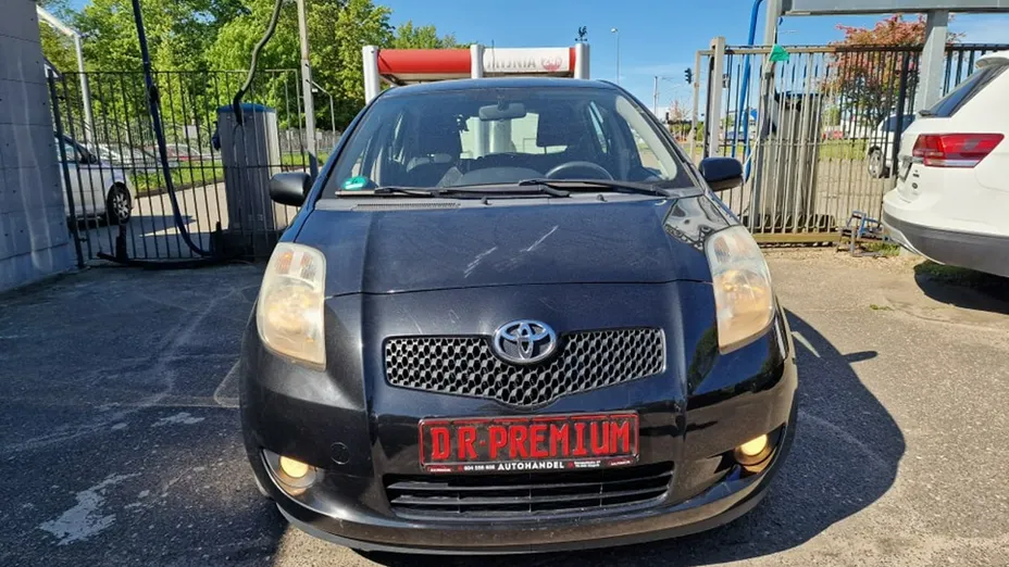 TOYOTA Yaris -