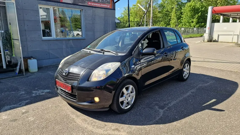 TOYOTA Yaris -