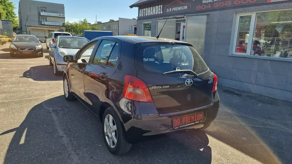 TOYOTA Yaris -