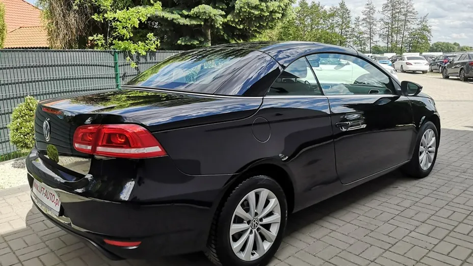 VOLKSWAGEN Eos -
