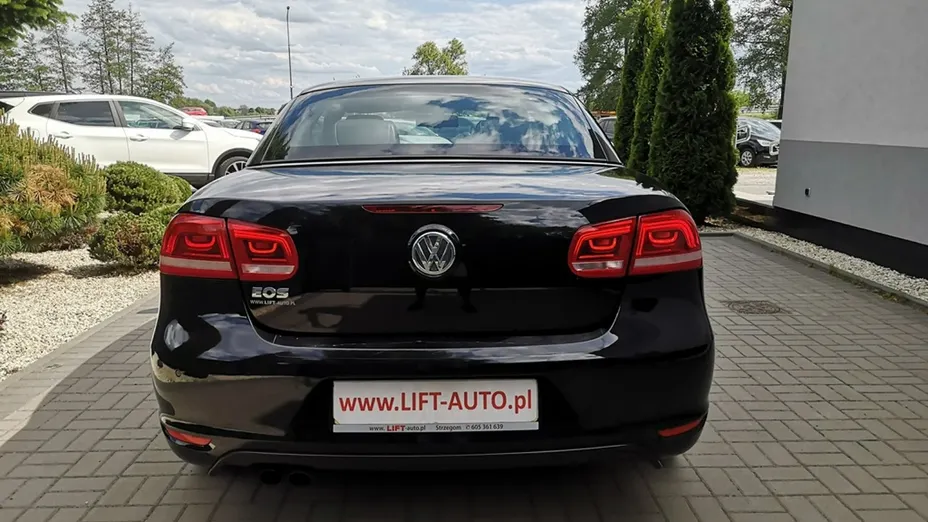 VOLKSWAGEN Eos -