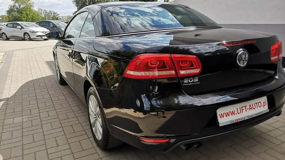 VOLKSWAGEN Eos -