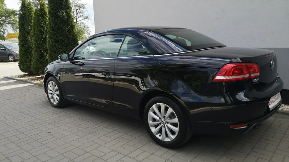 VOLKSWAGEN Eos -