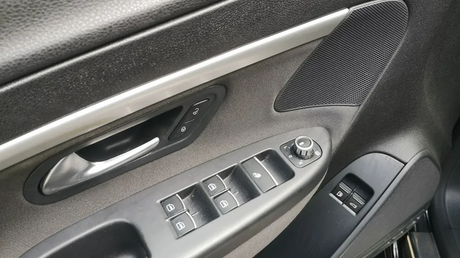 VOLKSWAGEN Eos -
