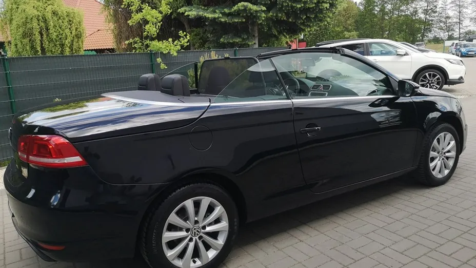 VOLKSWAGEN Eos -