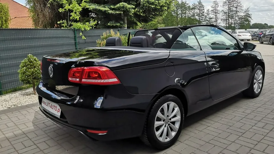 VOLKSWAGEN Eos -