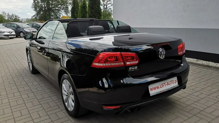 VOLKSWAGEN Eos -