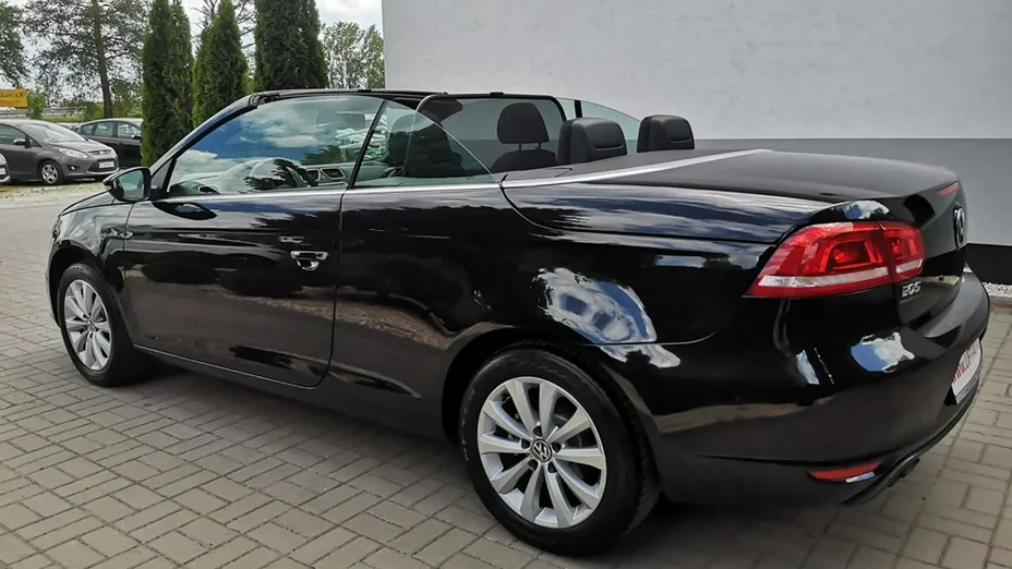 VOLKSWAGEN Eos -