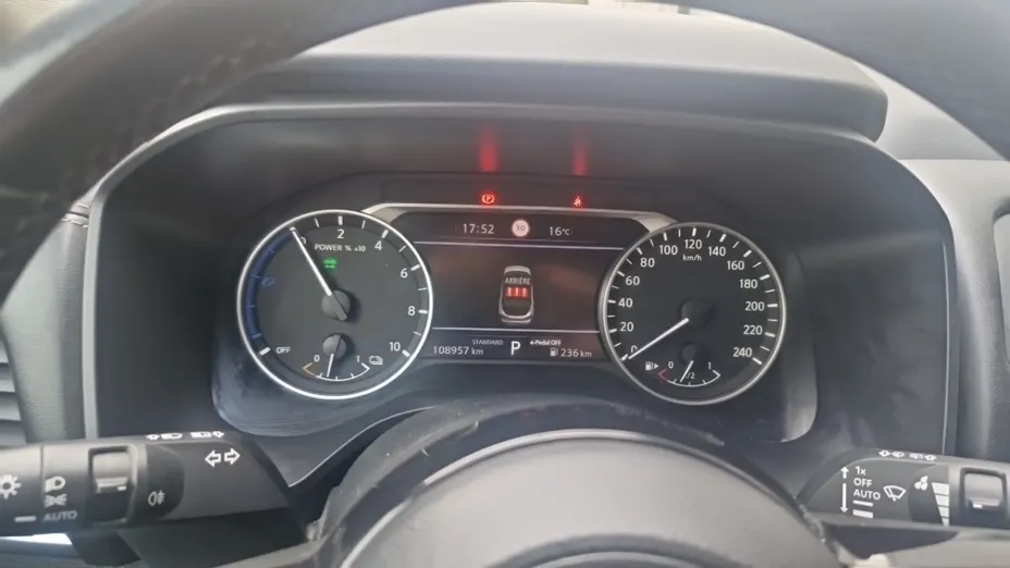 NISSAN Qashqai -