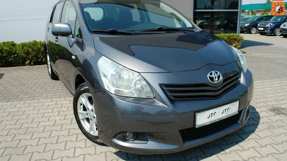 TOYOTA Verso -