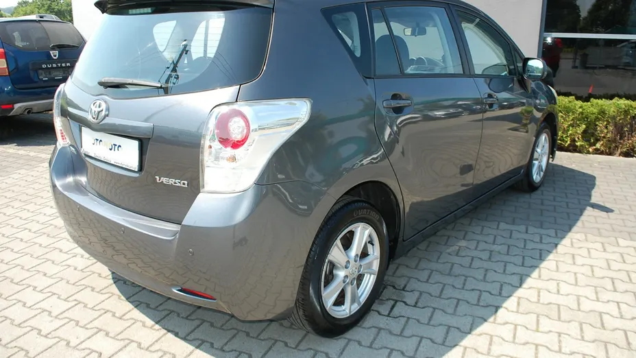 TOYOTA Verso -