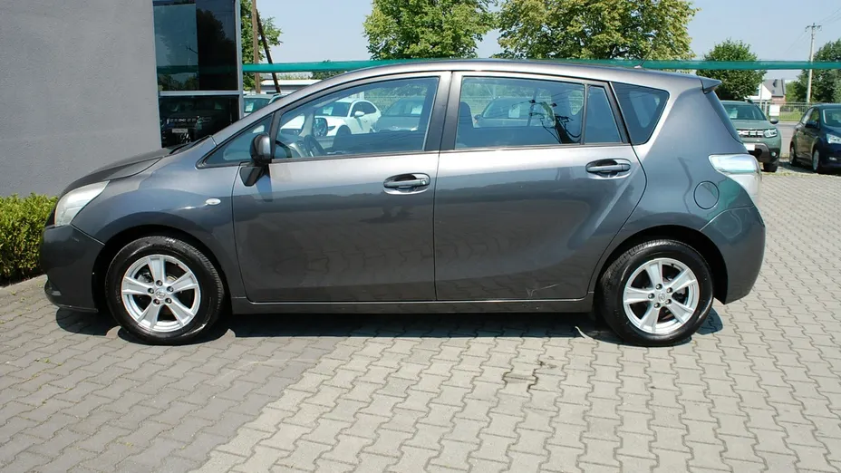 TOYOTA Verso -